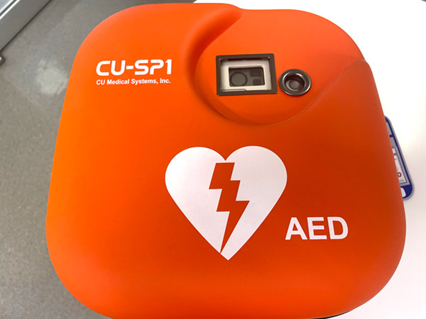 AED(自動体外除細動器)